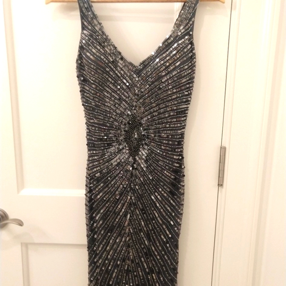 COCKTAIL DRESS SILVER SEQUIN  (Aidan Mattox)